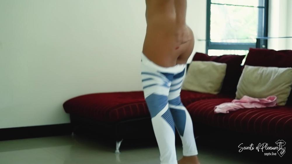 Molly Sweet Yoga Pants And Leggings Tease 4K