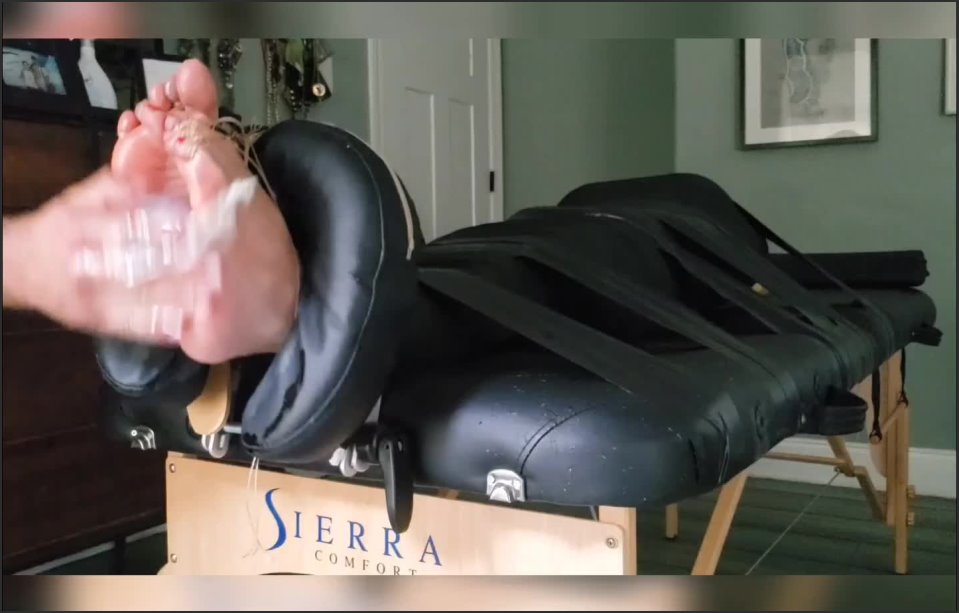 Fettish Saras Intense Tickling