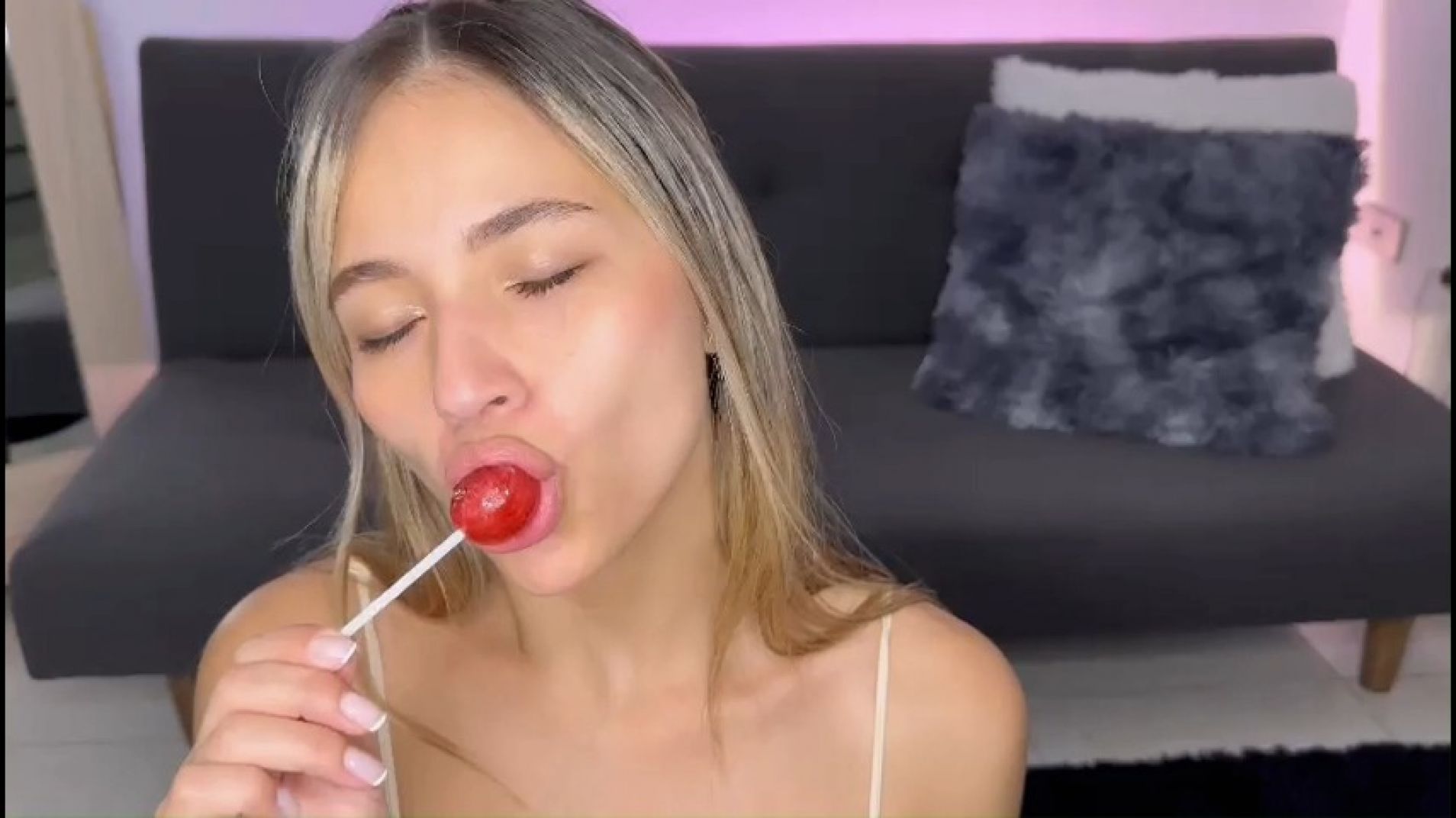 Sucking a tasty lollypop