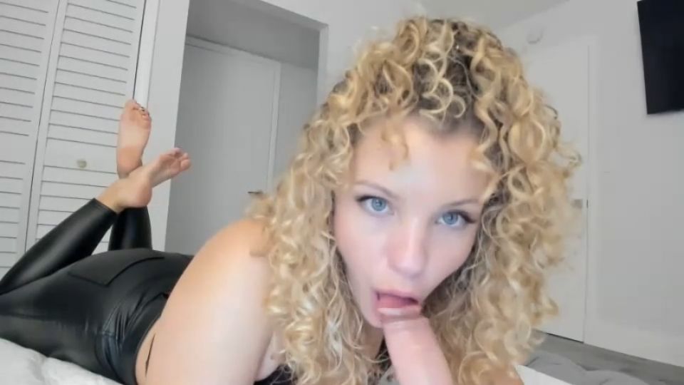 Blonde's Private Dance: Vagina Swirls & Clit Sizzles