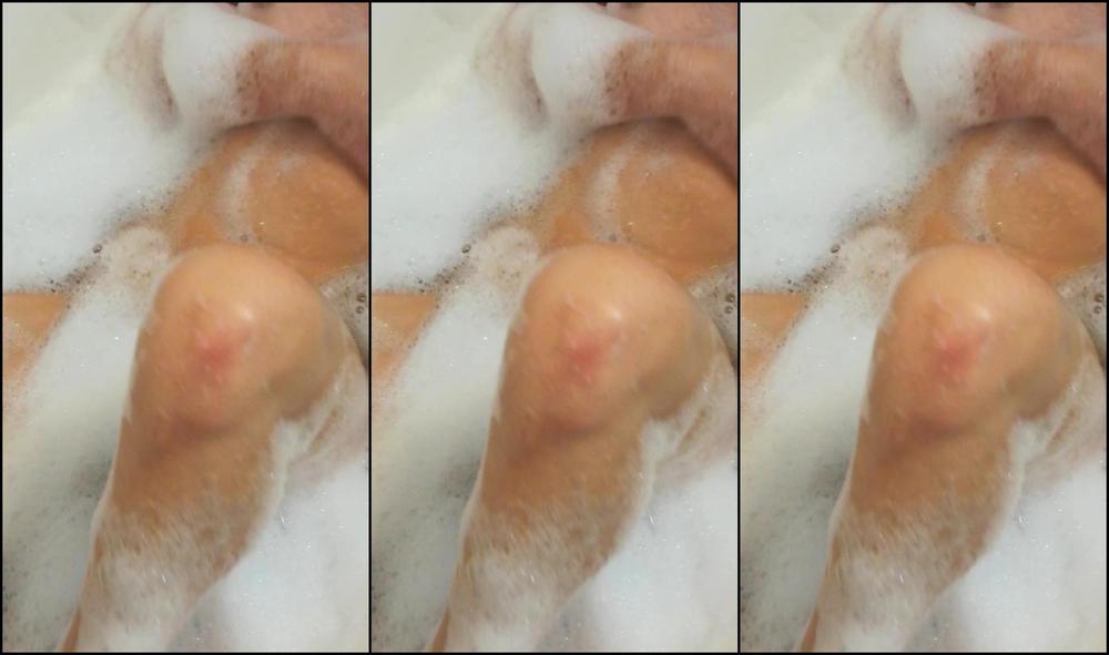 Kinkyporncpl Fingering In The Bathtube