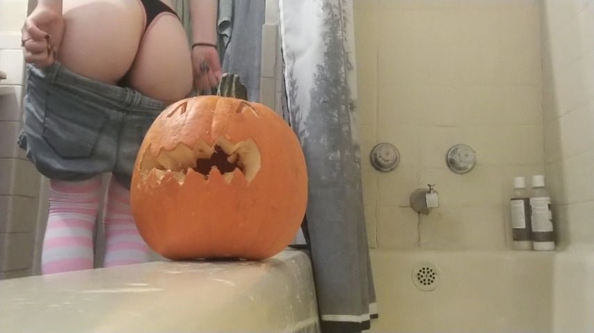 Lilredvelvet Peeing In A Pumpkin