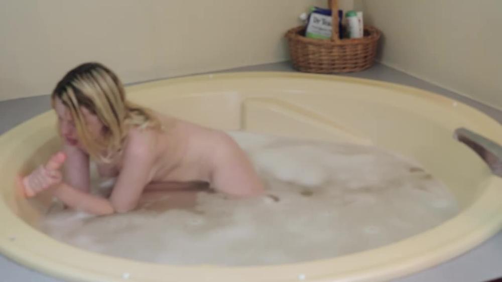 Ditsydaisy Bathtub Masturbation