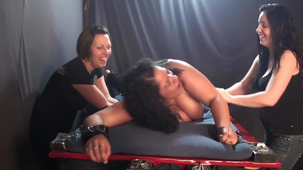 maddy66 - Big ebony girl, got the tickling of her life!!