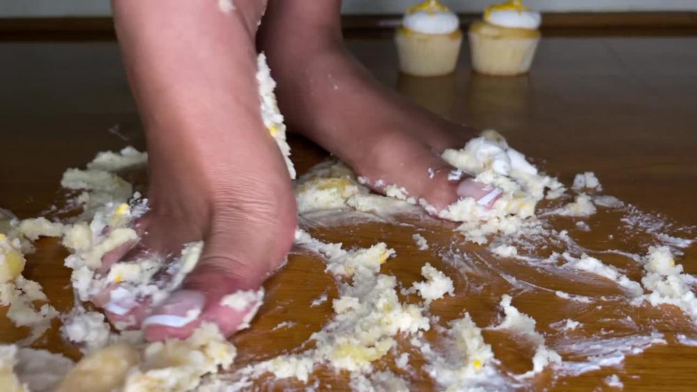 Giantess Smashing Cupcakes With Feet