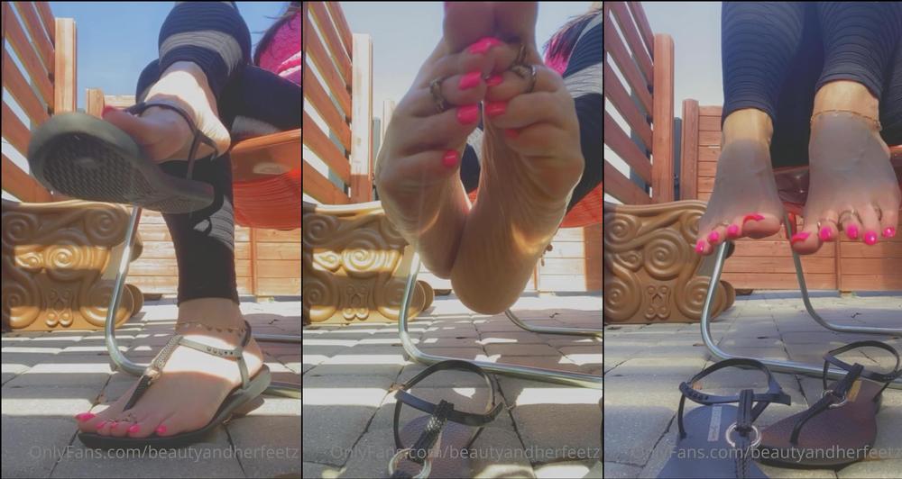 beautyandherfeetz 05 09 2020 112479254 t strap footplay with foot jewelry i was having