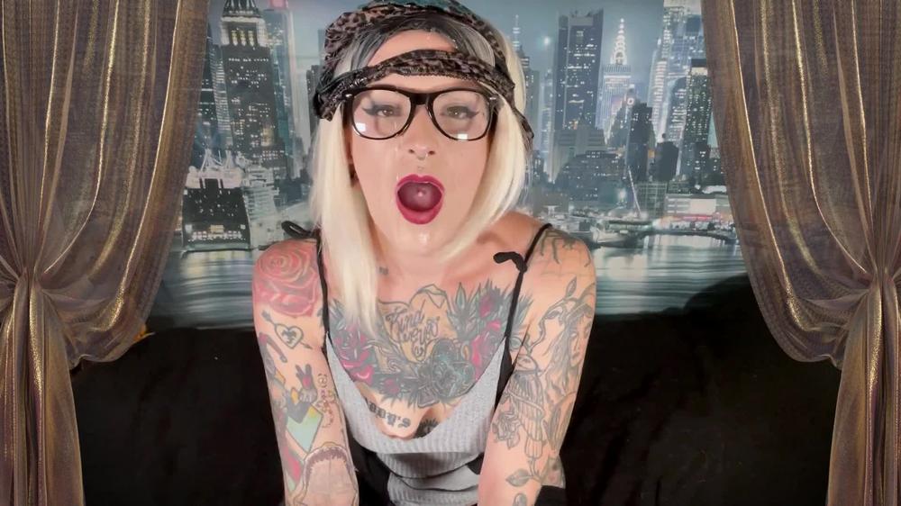 Secretary Degrades Herself For The Boss
