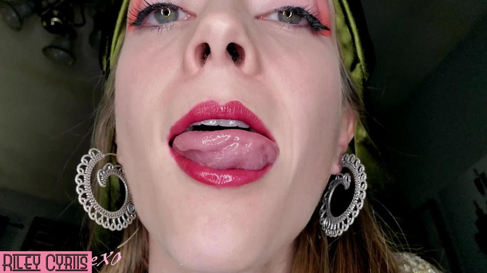 Riley Cyriis Genie Giantess Shrinks You And Plays