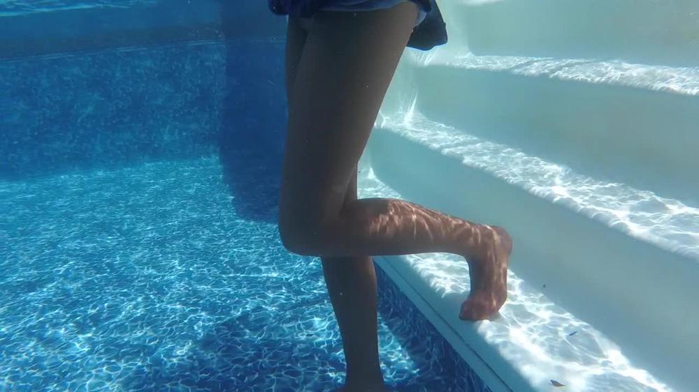 Buddahsplayground Underwater In Pantyhose