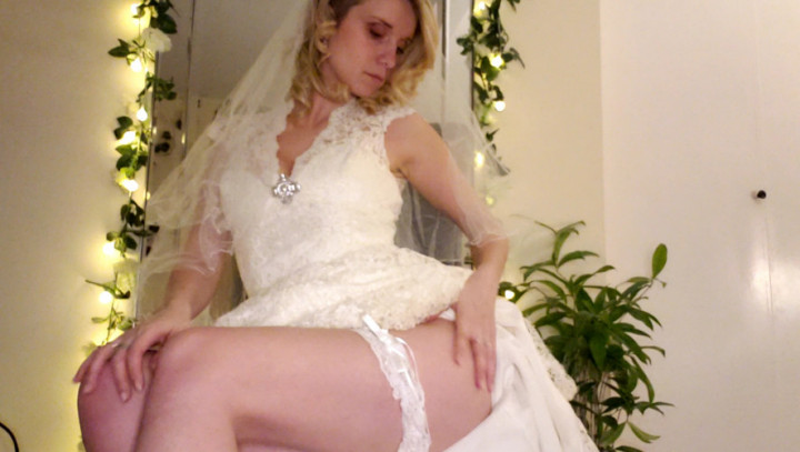 Bride Fucks Herself Before Wedding