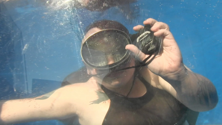 Lilyth Strange Holds Breath In WaterTank