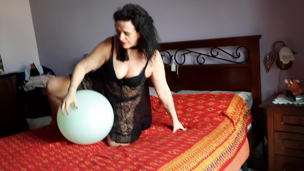 Lady Silvia 79 - Transparent Dressing Gown, Underwear And A Large Inflatable Balloon