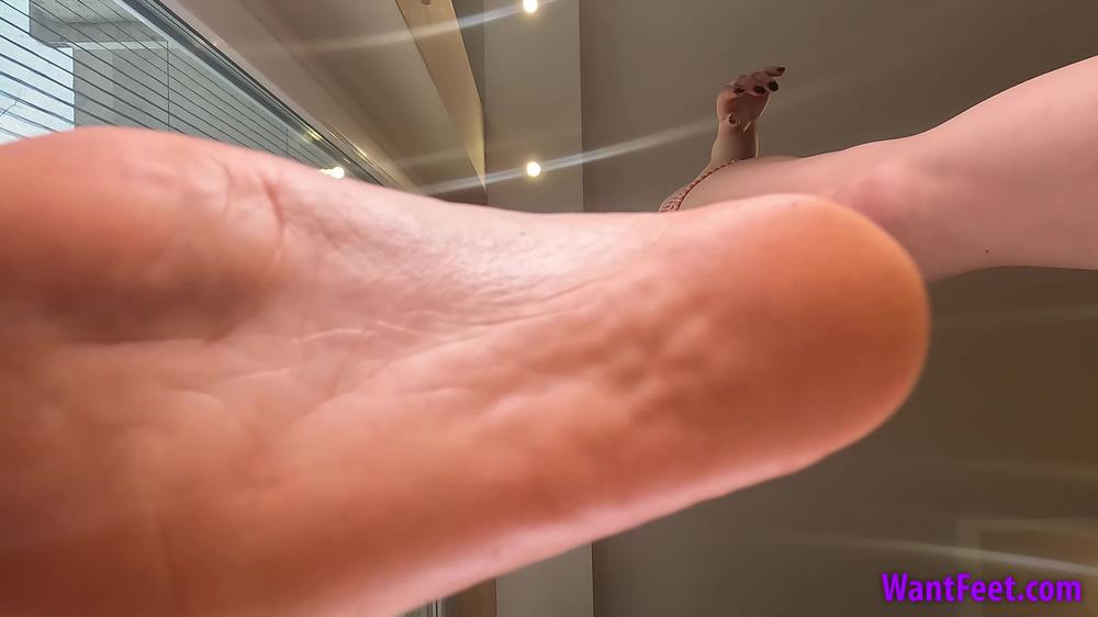 All Women Feet - Margo Stomping You - 4K Mp4