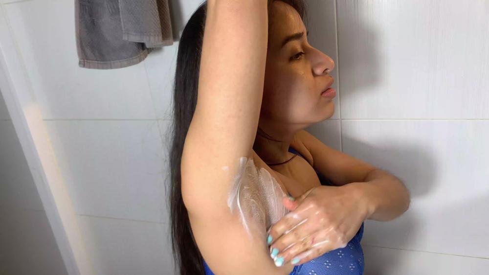 Washing My Itchy Armpits Custom Vid