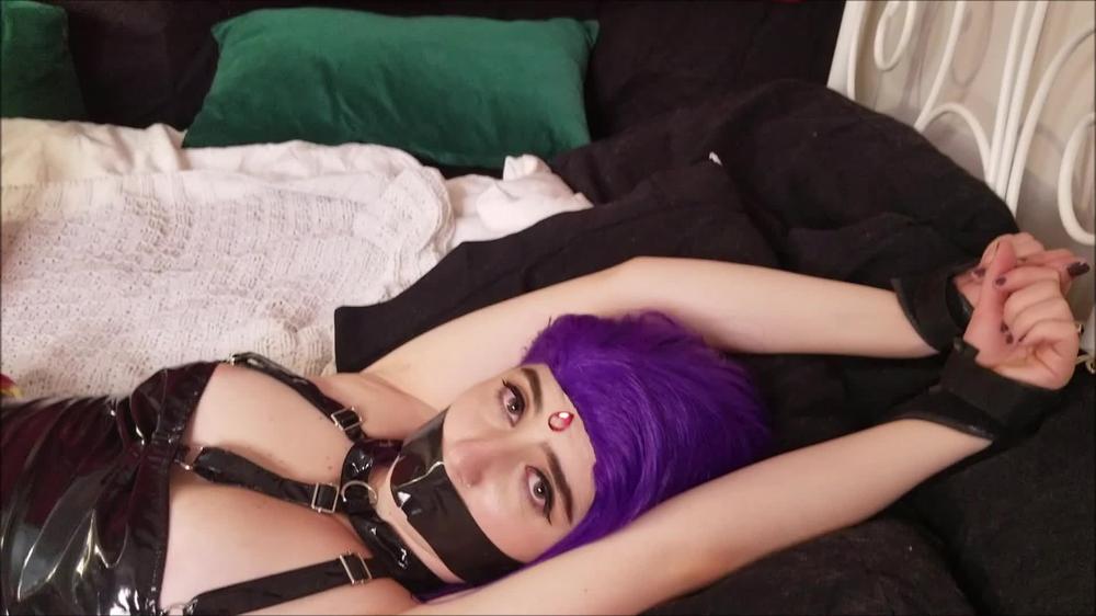 Raven Fucked By A Rough Machine