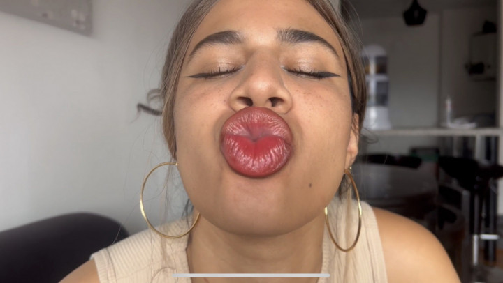 i want you to cum on my big juicy lips - March 11, 2023