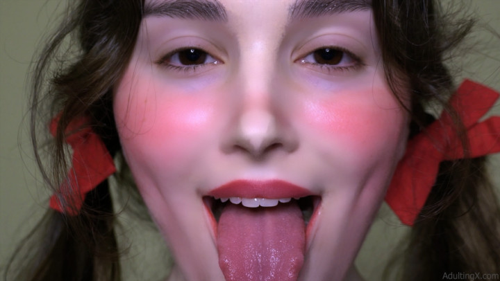 Tongue Out Eye Contact Loop - Mar 4, 2022