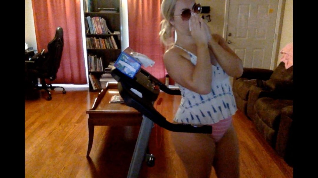 T-SHIRT & PANTIES NOSE BLOWING