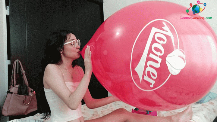 Maribel Blow Pops a LOONER Balloon HD
