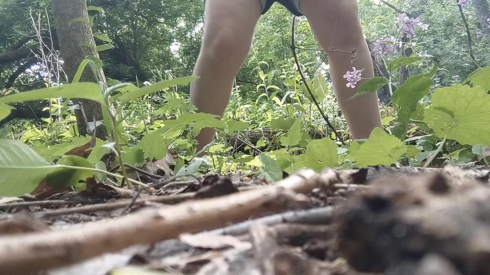 Mila_Maexo_Pee-In-The-Woods-Twice