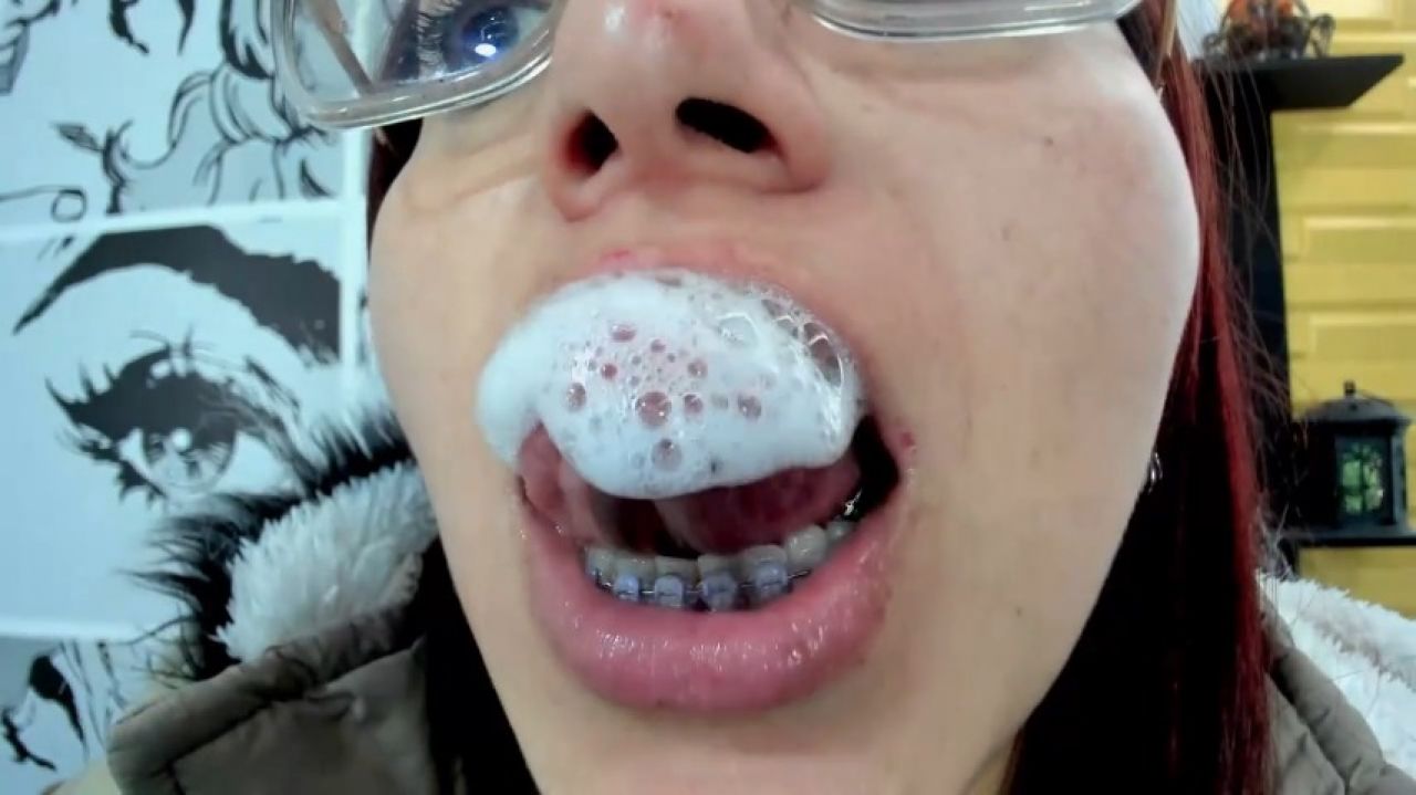 Saliva Queen's Majestic Blow