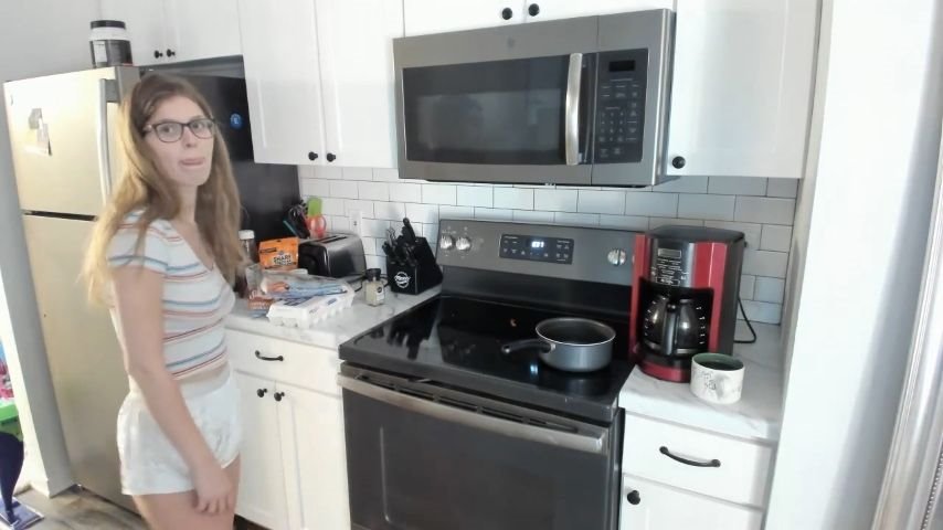 Meganholly00 Washing Dishes