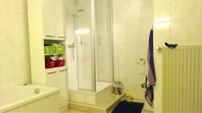 43 Minutes Bathroom Pee Liveshow