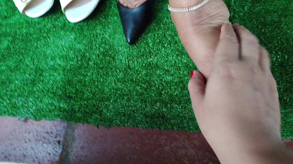 Goddess Foot Fetish - Scratching My Feet From Itching Caused By Stiletto Heels (1)