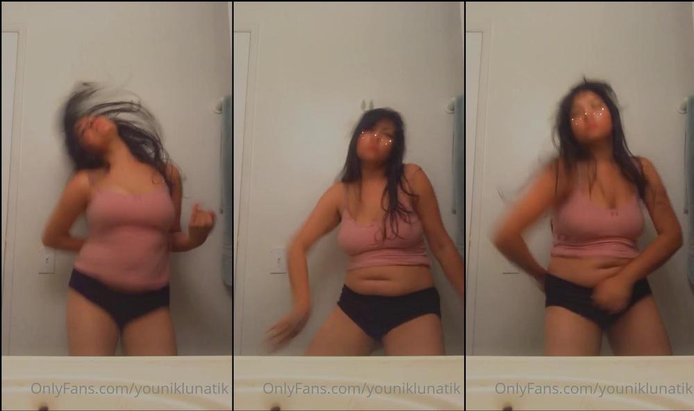 youniklunatik 01 07 2020 487820863 Pre shower dances make me happy.