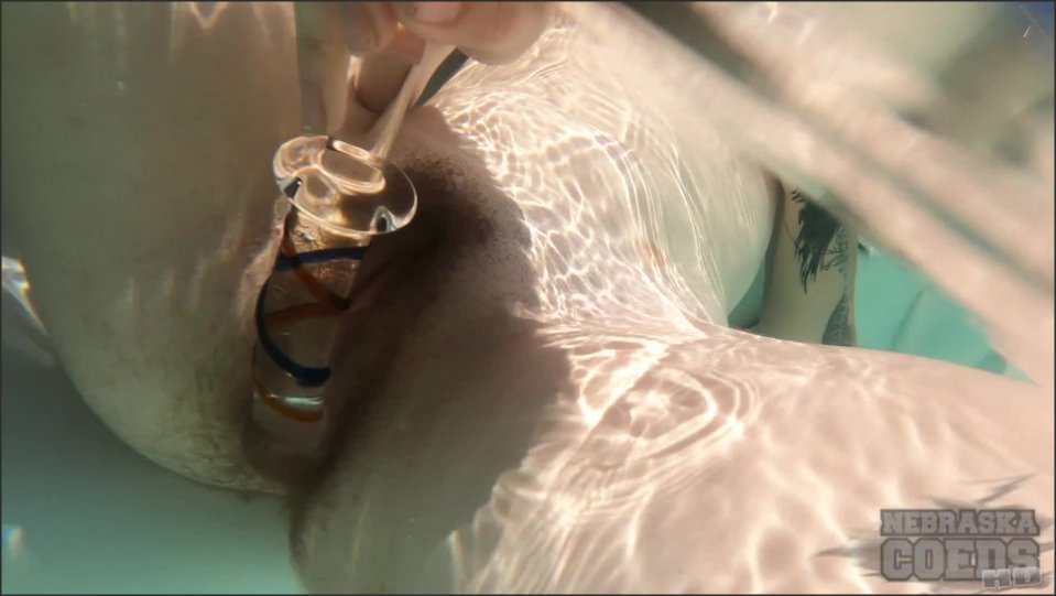 Nc20211026 Brilla Underwater Jacuzzi Masturbating With Hairy Pussy