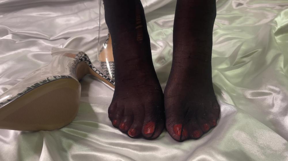 Mistress Wears Nylon High Heels