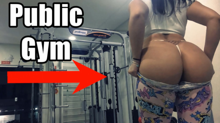 Public Sexy Girl Flashing her Boobs GYM - August 06, 2019