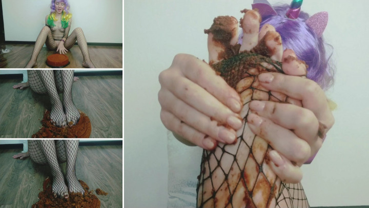 Crush the cake and sucking toes - Sep 22, 2020