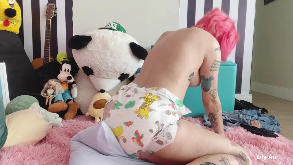 Girlfriend Reveals Her Diaper Fetish