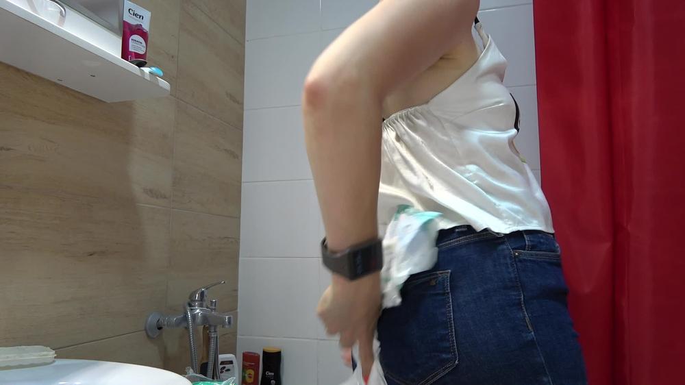 Hot Anna Destroys Diapers