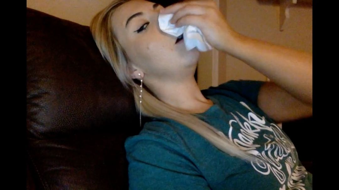 SO SICK WITH A COLD CANT STOP BLOWING MY NOSE