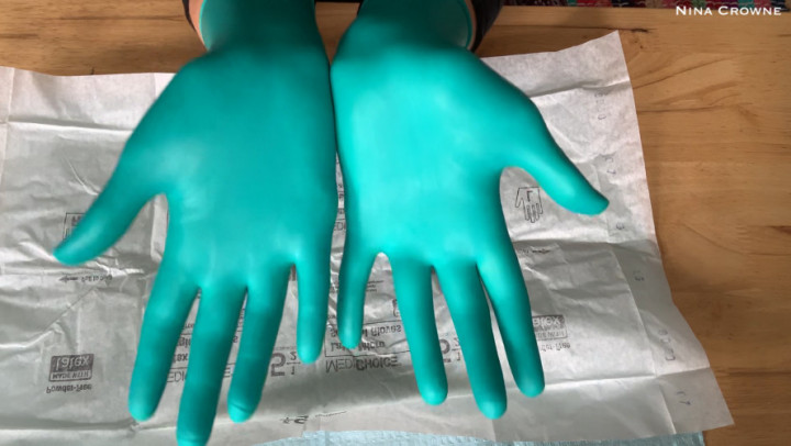 How To Don Sterile Surgical Gloves