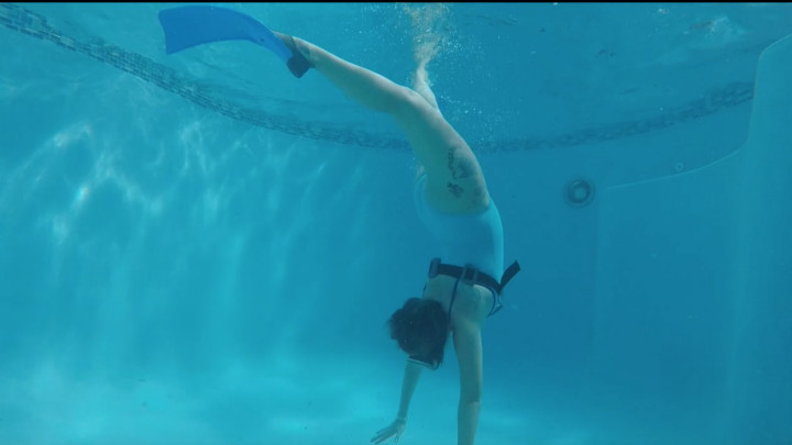 Vanessa Rain - Underwater Swimming Fun