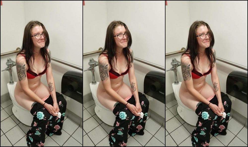 Ellieshae Two Girls P-- In Public