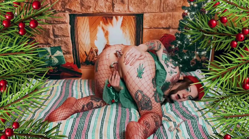 Horny Elf Inserts Her Candy Canes