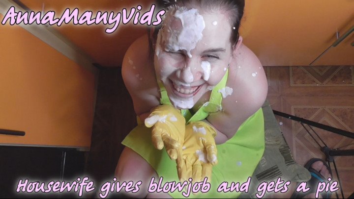 Annamanyvids Housewife Gives Blowjob And Gets A Pie