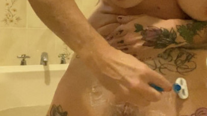 Shaving My Legs & Pussy - What a View