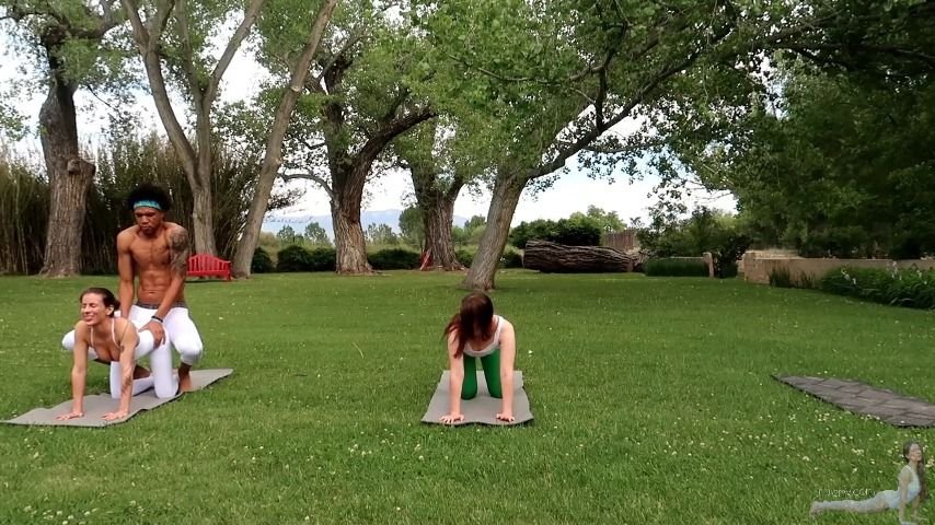 Ciren Verde Yoga With Special Guest Gurumr Sweets
