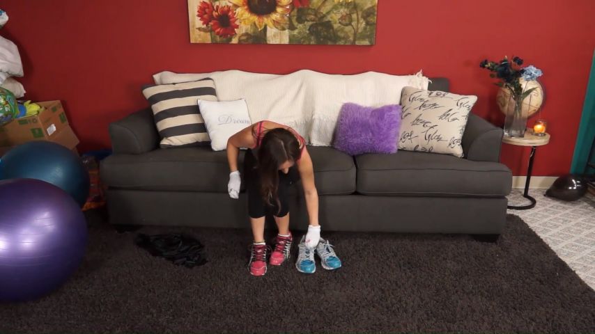 Renee Tries the 4 Sneaker Workout