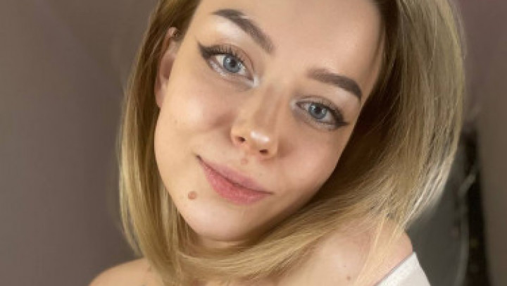 Babygirl seduces daddy - Aug 6, 2022
