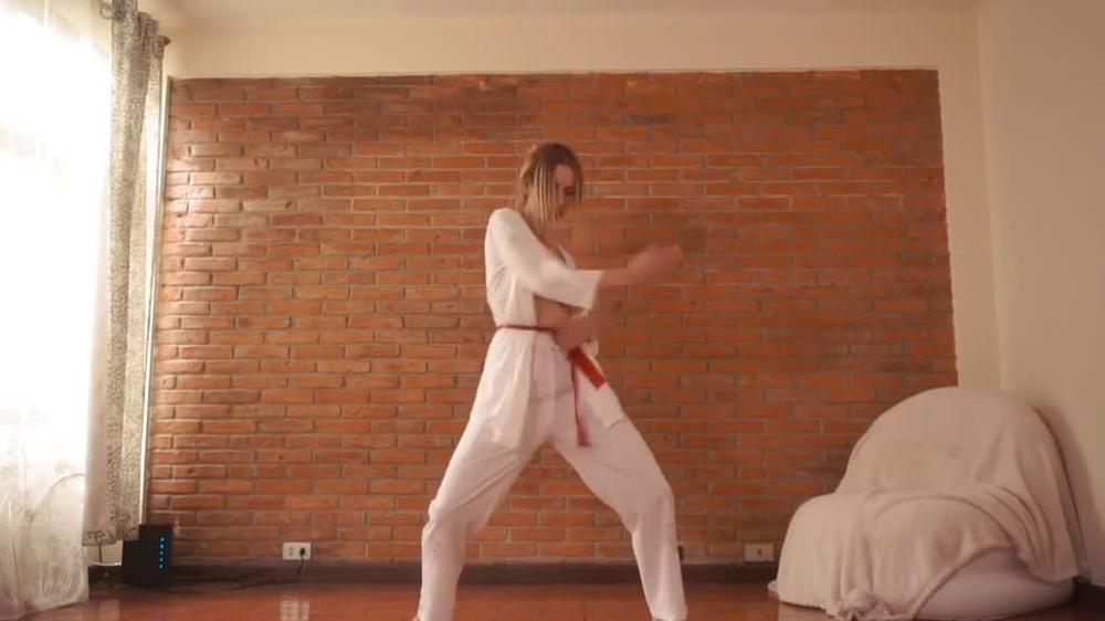 Xxxrioxxx-Bouncing-Tits-Kung-Fu-Tease-Manyvids