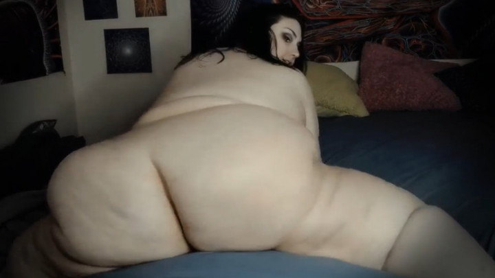 Feedee Humiliates Herself on Cam