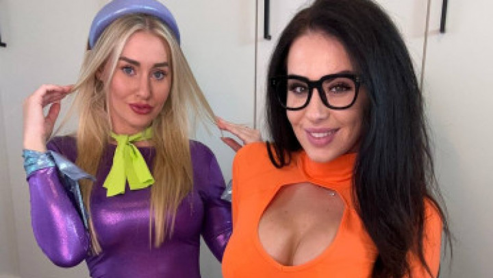 DAPHNE AND VELMA COSPLAY PUSSY PLAY | APRIL MAE FT AMBER