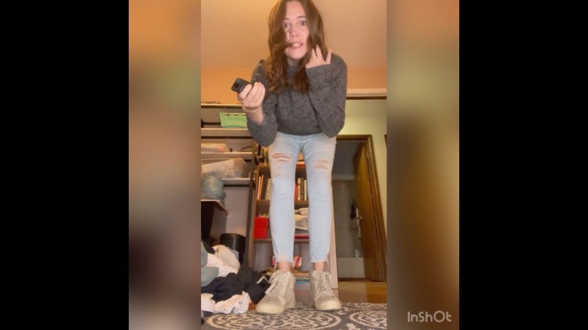 giantess squishes you... for science - November 13, 2022