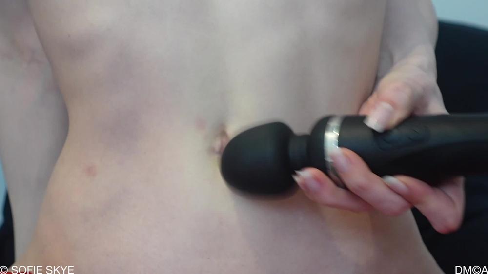 Navel Fingering Ends In Orgasm